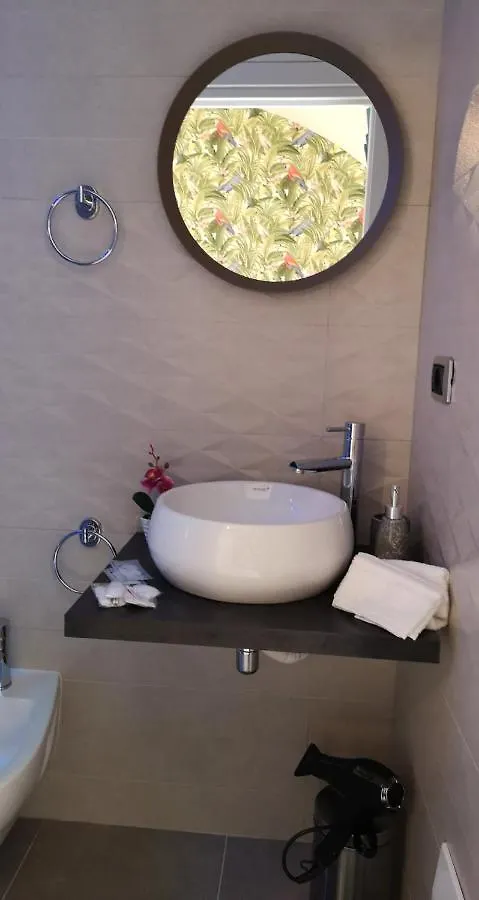 Domus Leone Tre Bed & Breakfast Naples