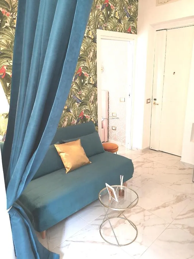 Domus Leone Tre Bed & Breakfast Naples Italy