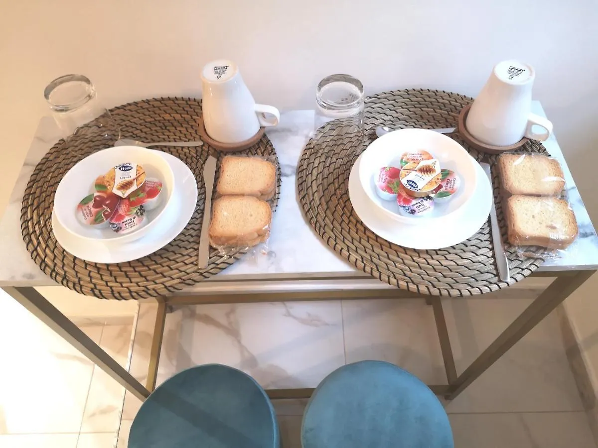 Domus Leone Tre Bed & Breakfast Naples