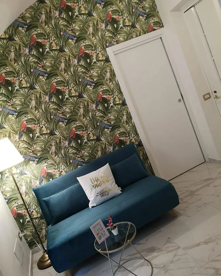 Domus Leone Tre Bed & Breakfast Naples Italy
