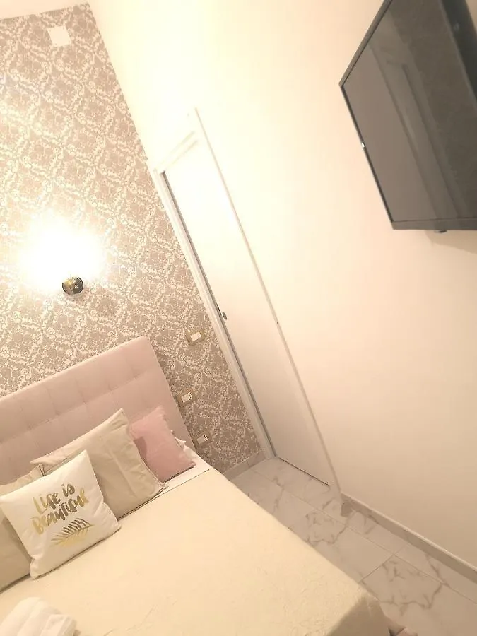 Domus Leone Tre Bed & Breakfast Naples