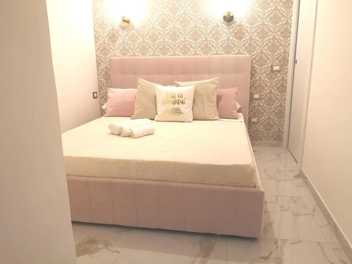Domus Leone Tre Bed & Breakfast Naples 0*,  Italy