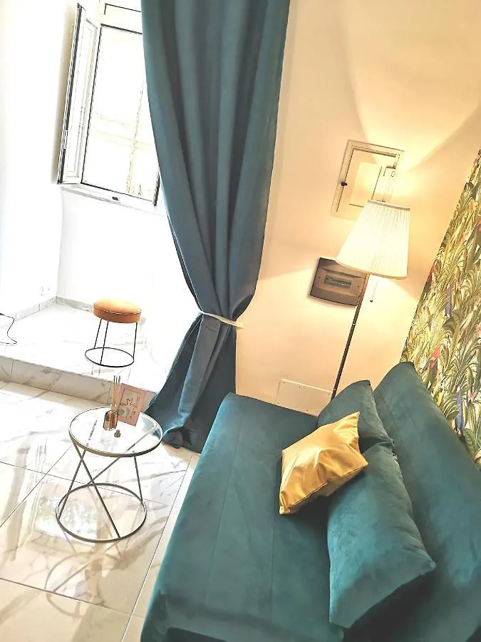Domus Leone Tre Bed & Breakfast Naples 0*,
