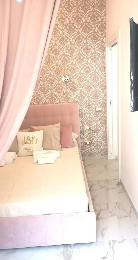 Domus Leone Tre Bed & Breakfast Naples Italy