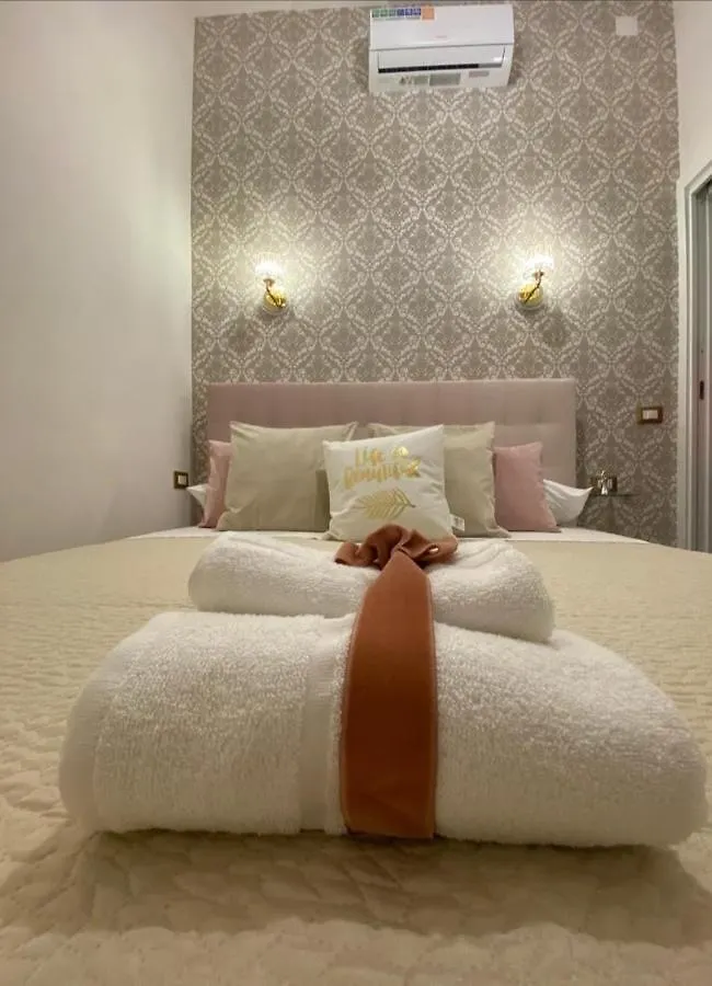 Domus Leone Tre Bed & Breakfast Naples