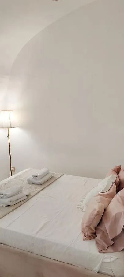 Domus Leone Tre Bed & Breakfast Naples