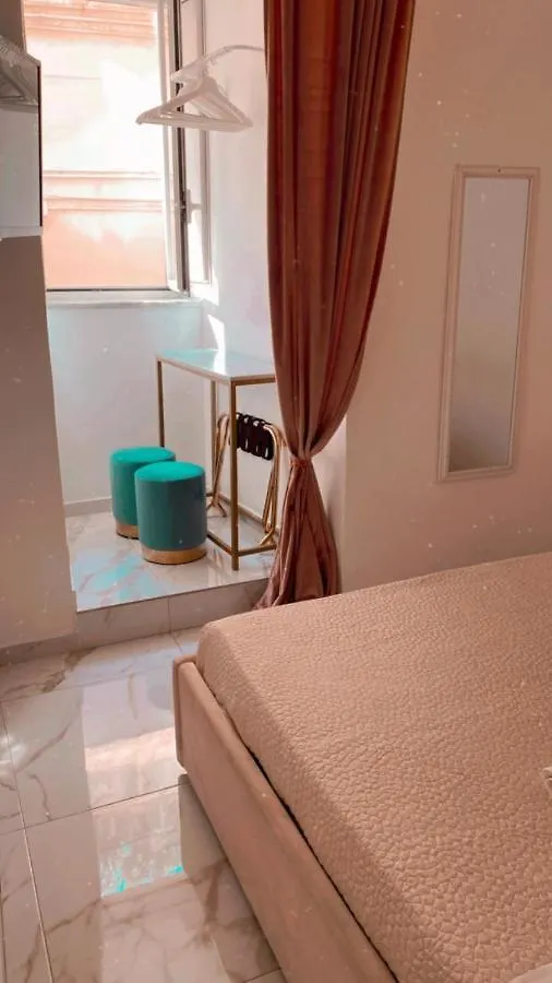 Domus Leone Tre Bed & Breakfast Naples Italy