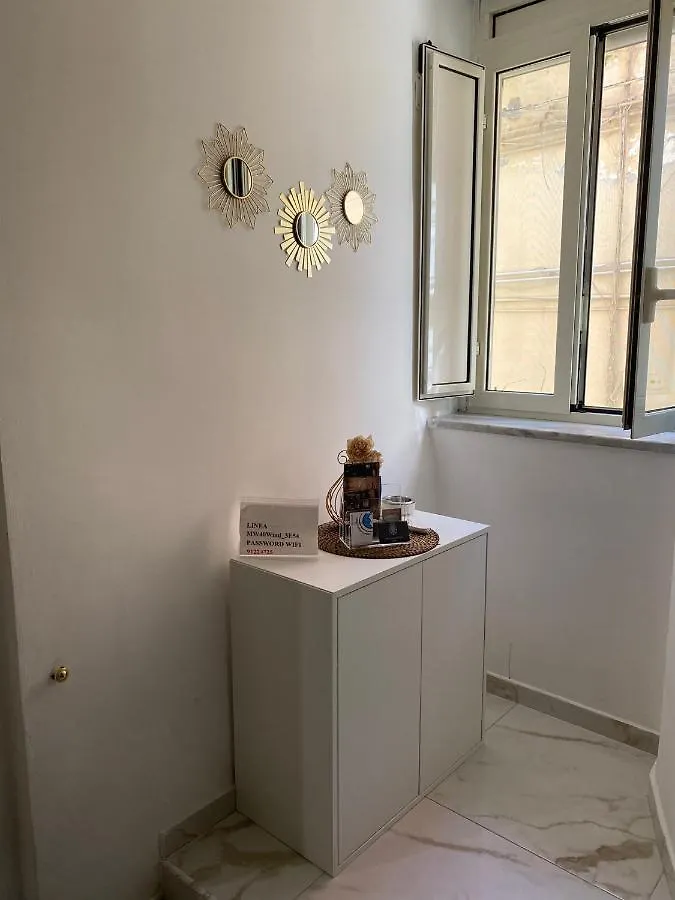 Domus Leone Tre Bed & Breakfast Naples