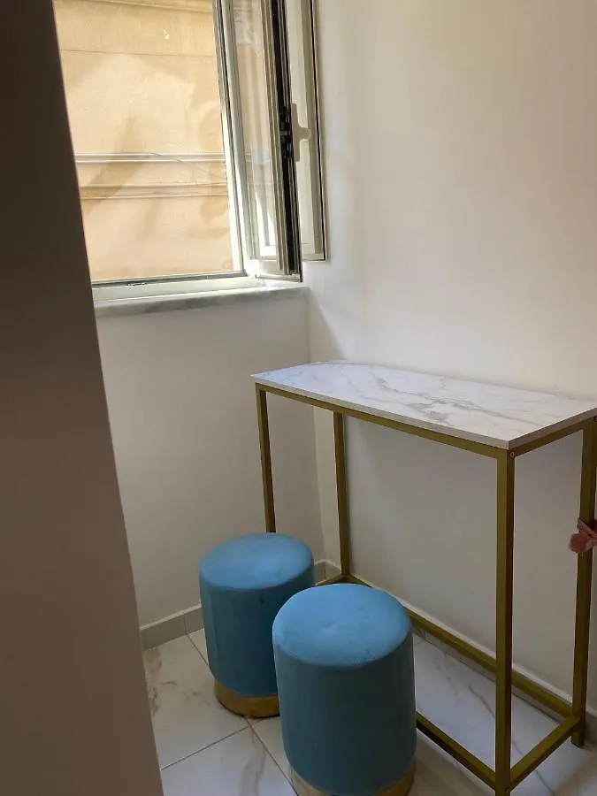 Domus Leone Tre Bed & Breakfast Naples